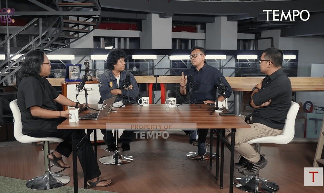 Dimas Bagus Arya bersama Muhammad Isnur saat menjadi bintang tamu di podcast Bocor Alus Politik Tempo.